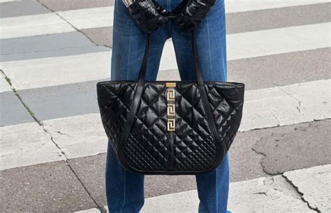 ciri-ciri tas versace original